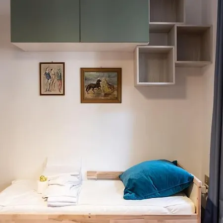Апартаменты Classic Florentine Flat Near Piazza Santa Croce Флоренция